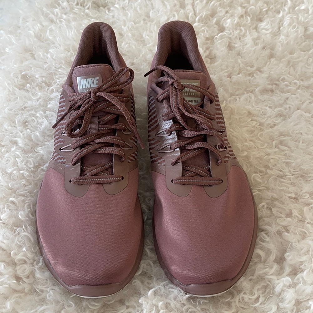 NIKE BRAND NEW